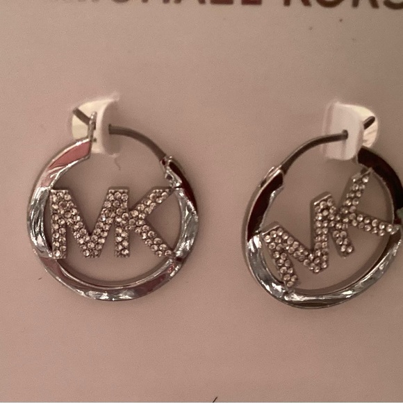 Beautiful Michael kors earrings new with tags - Picture 2 of 8